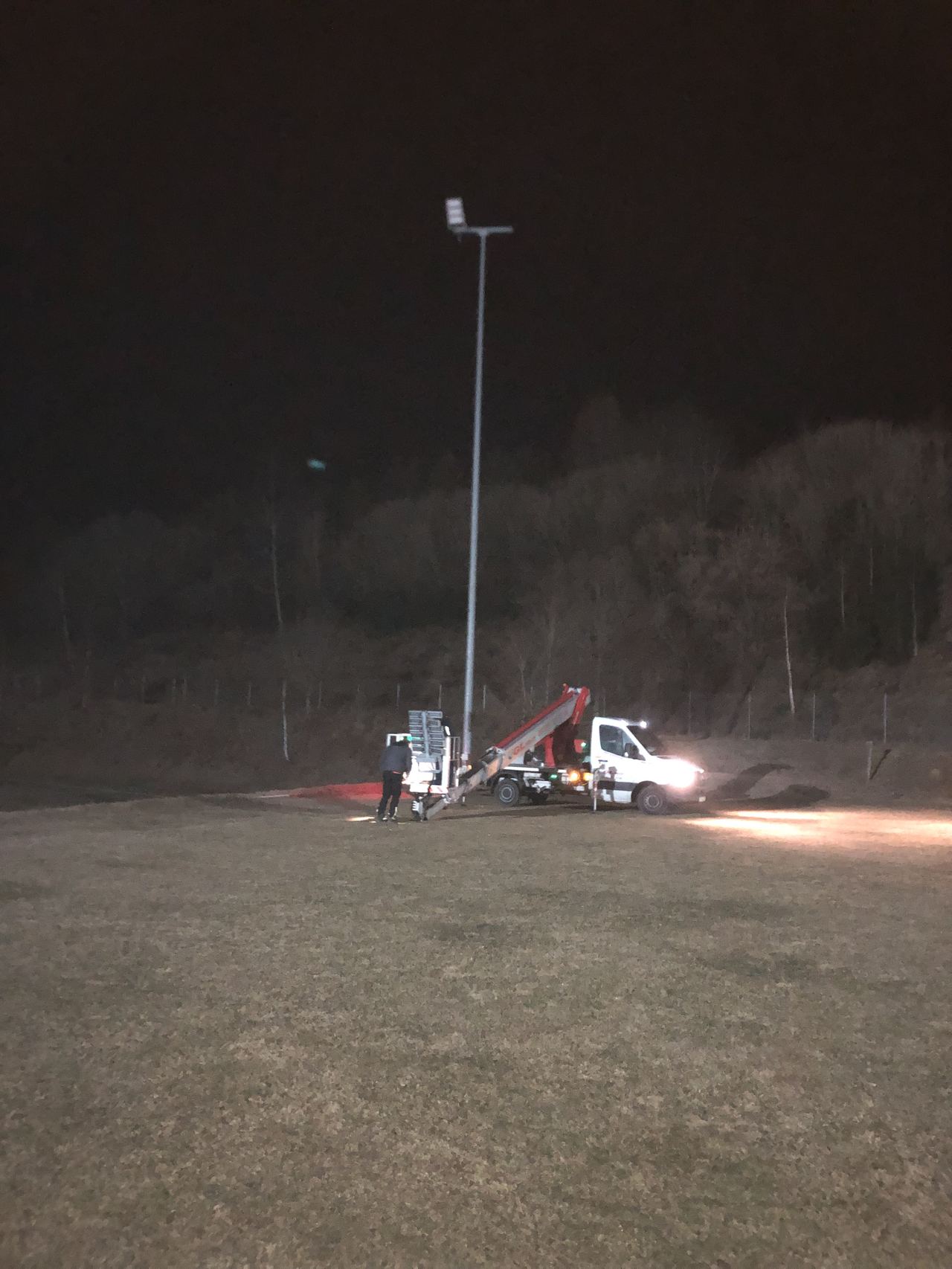 07.03.2022 neues LED-Flutlicht