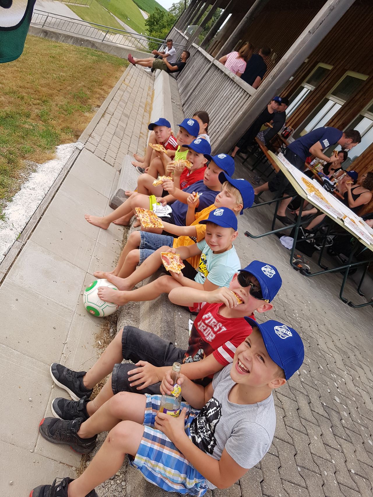 Pizza genießen E2-Junioren