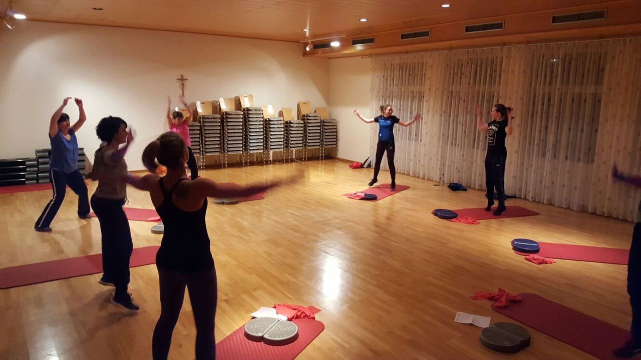 Turnabteilung mit Fitness-Trainerin Caro