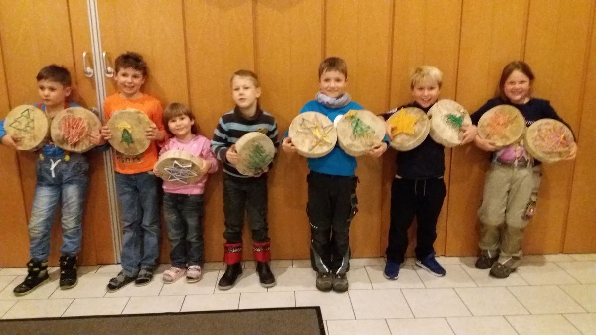 Weihnachtsbasteleien der Kids-Gruppe